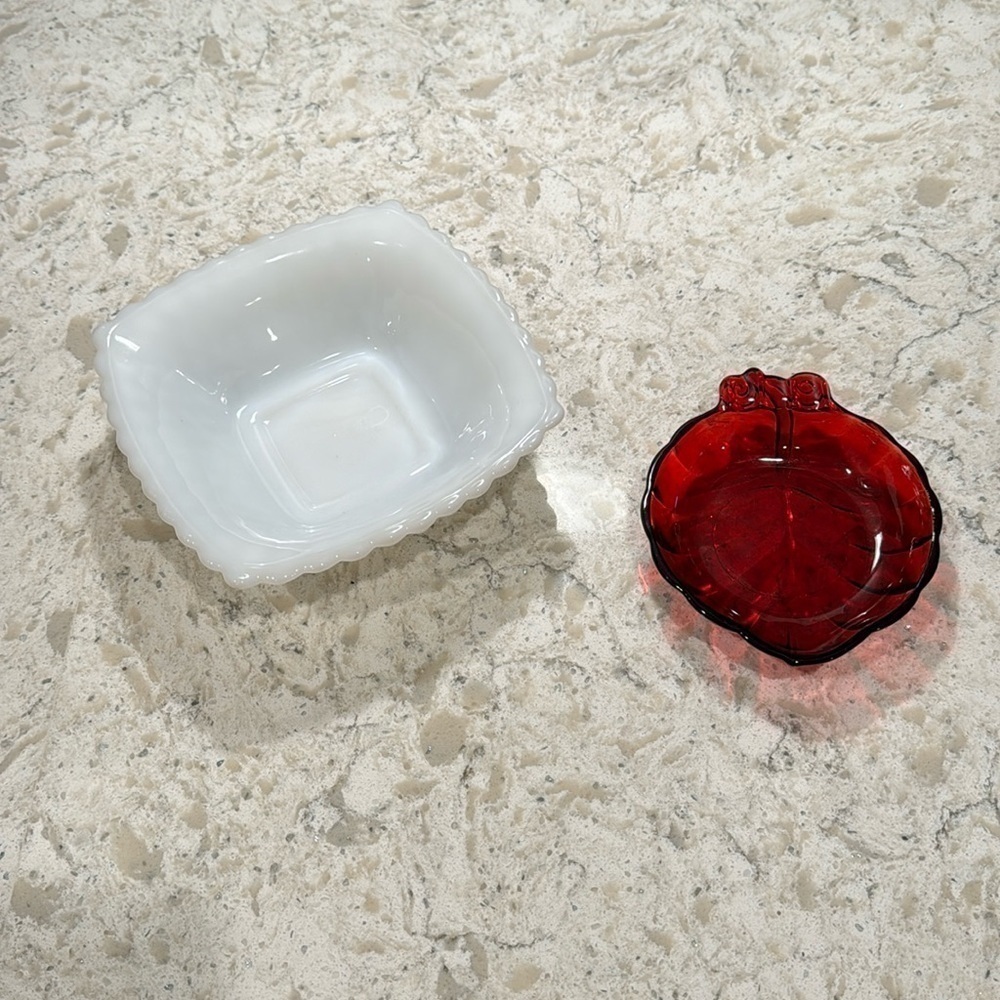 ANCHOR HOCKING~DIAMOND HOBNAIL MILKGLASS BOWL & ROYAL RUBY ASHTRAY~VERY NICE~G12